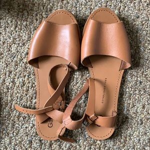 GAP sandals size 8